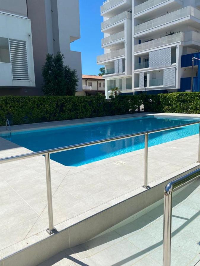 Flat - Swimming Pool And Park Free Apartment