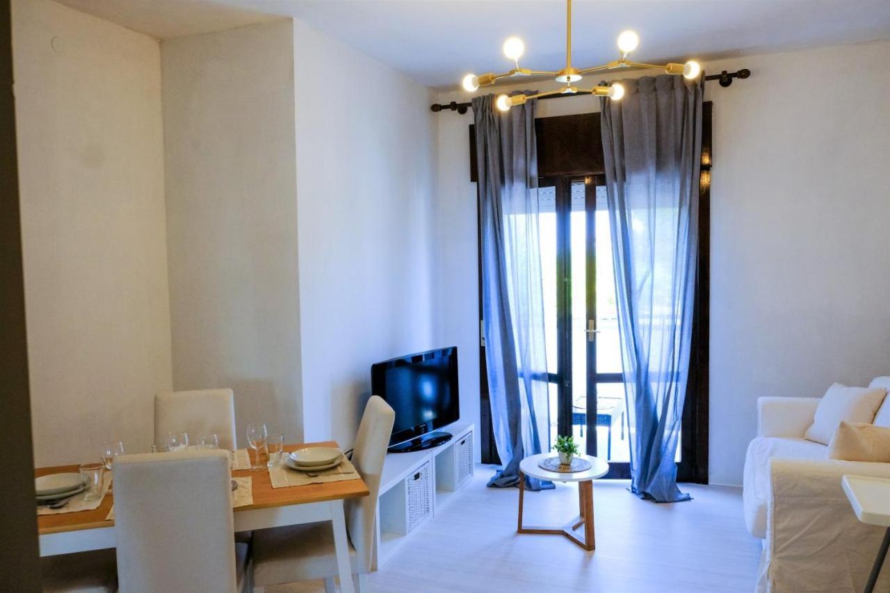 Flat - Swimming Pool And Park Free Apartment